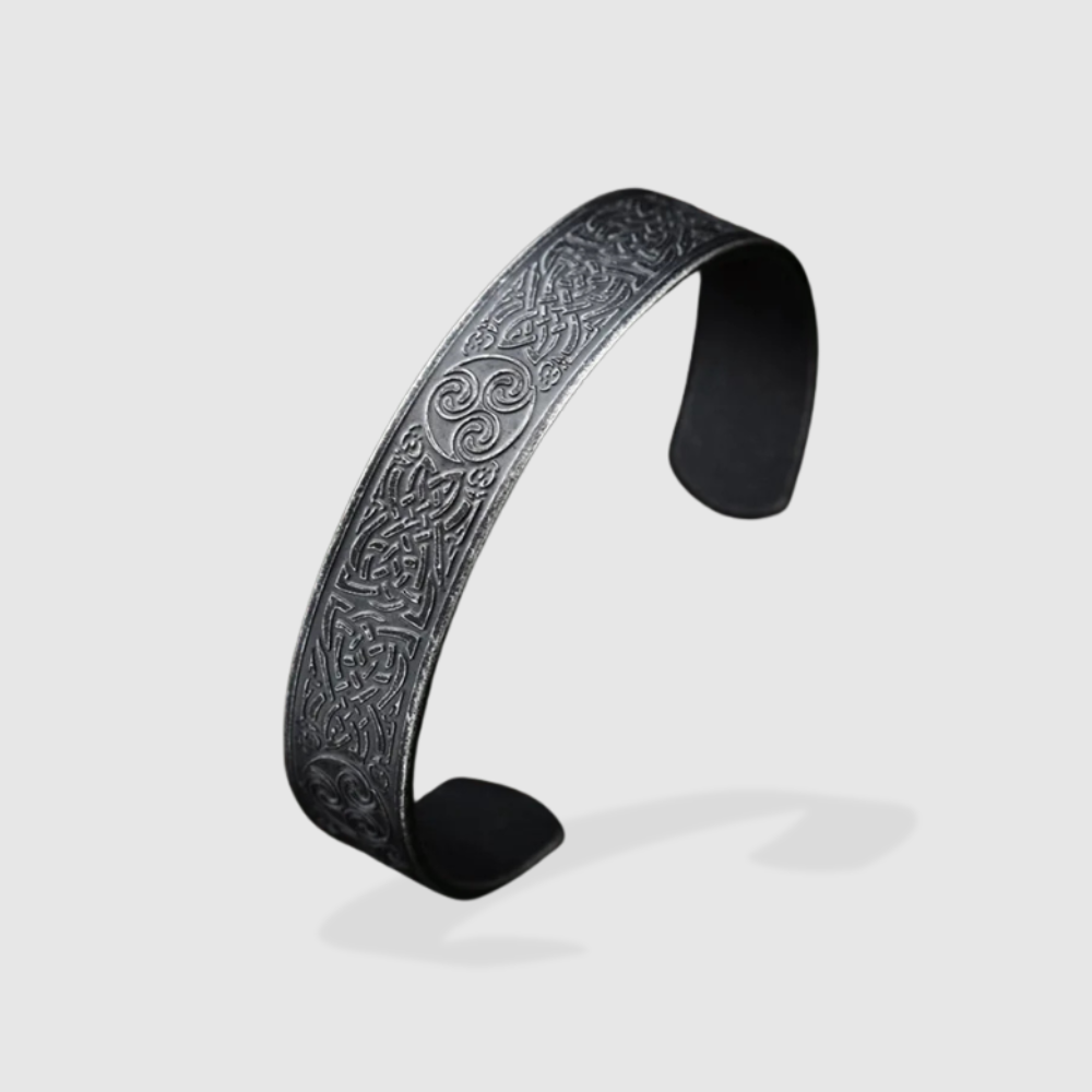 TRISKELE WIDE ARMRING