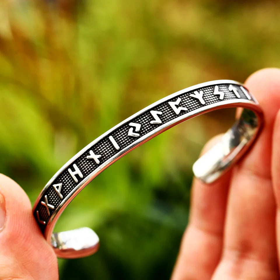NORSE RUNES CLASSIC ARMRING - Vikingborne